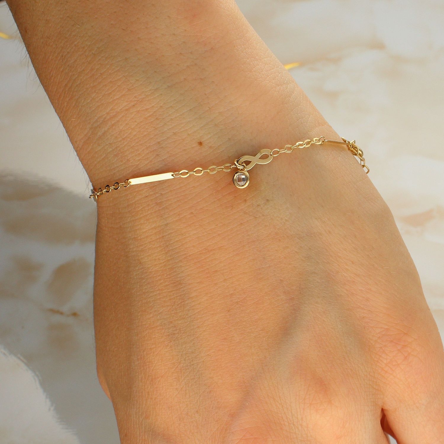 Złota bransoletka 585 celebrytka ze znakiem nieskończoności BR 6632. Bransoletka damska złota. Złota bransoletka z ze znakiem nieskończoności. Złota bransoletka celebrytka. Złota bransoletka idealna do każd (1).jpg